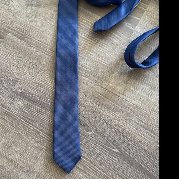 Calvin Klein Silk Extreme Slim Blue Striped Tie - Picture 4 of 6